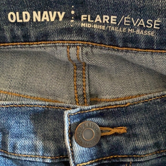 π» Old Navy Cropped Flare Distressed Jeans - Picture 6 of 7